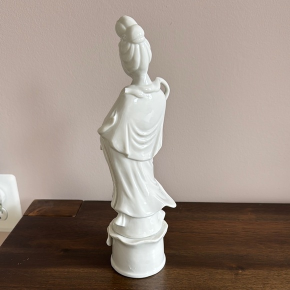 Elegant White Porcelain Statue - Picture 2 of 3